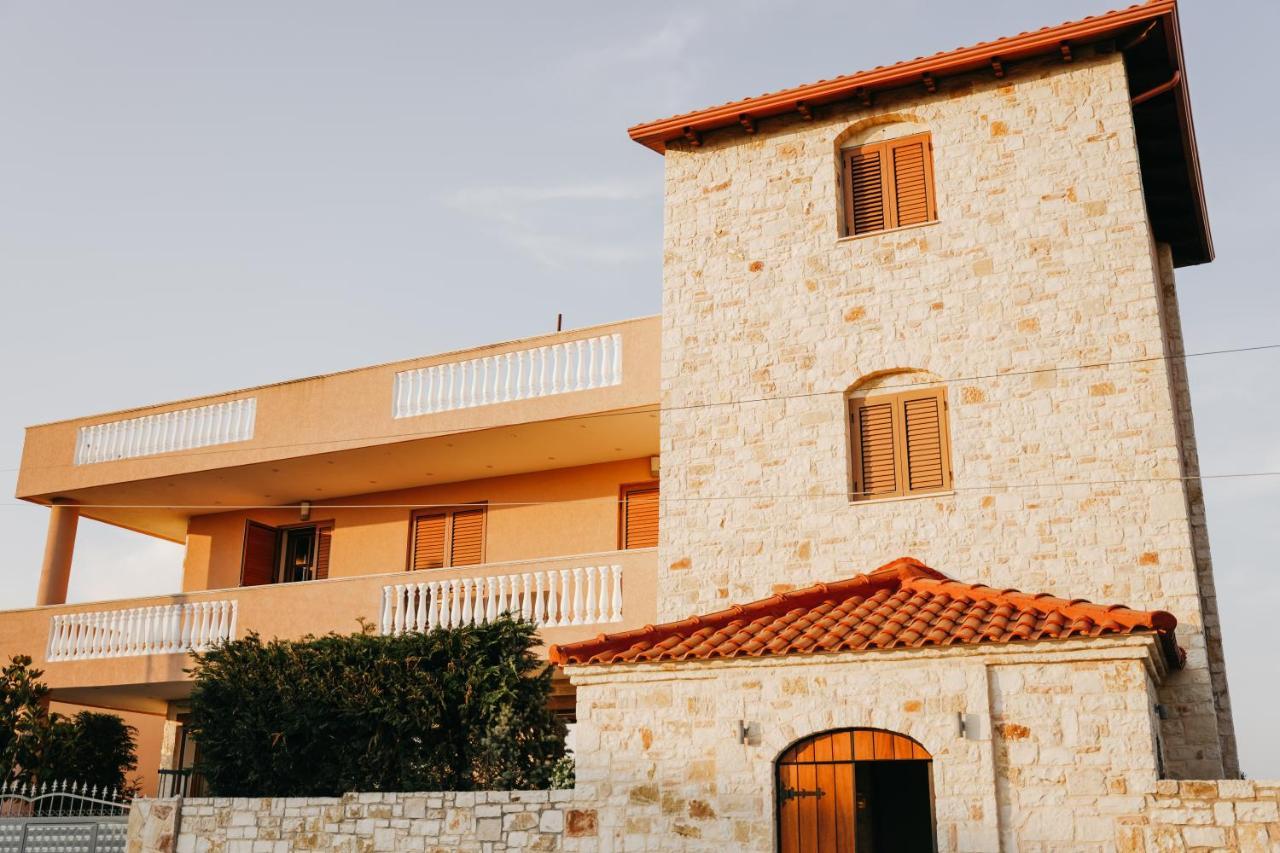 Green Villa With Private Pool Durres Exterior photo