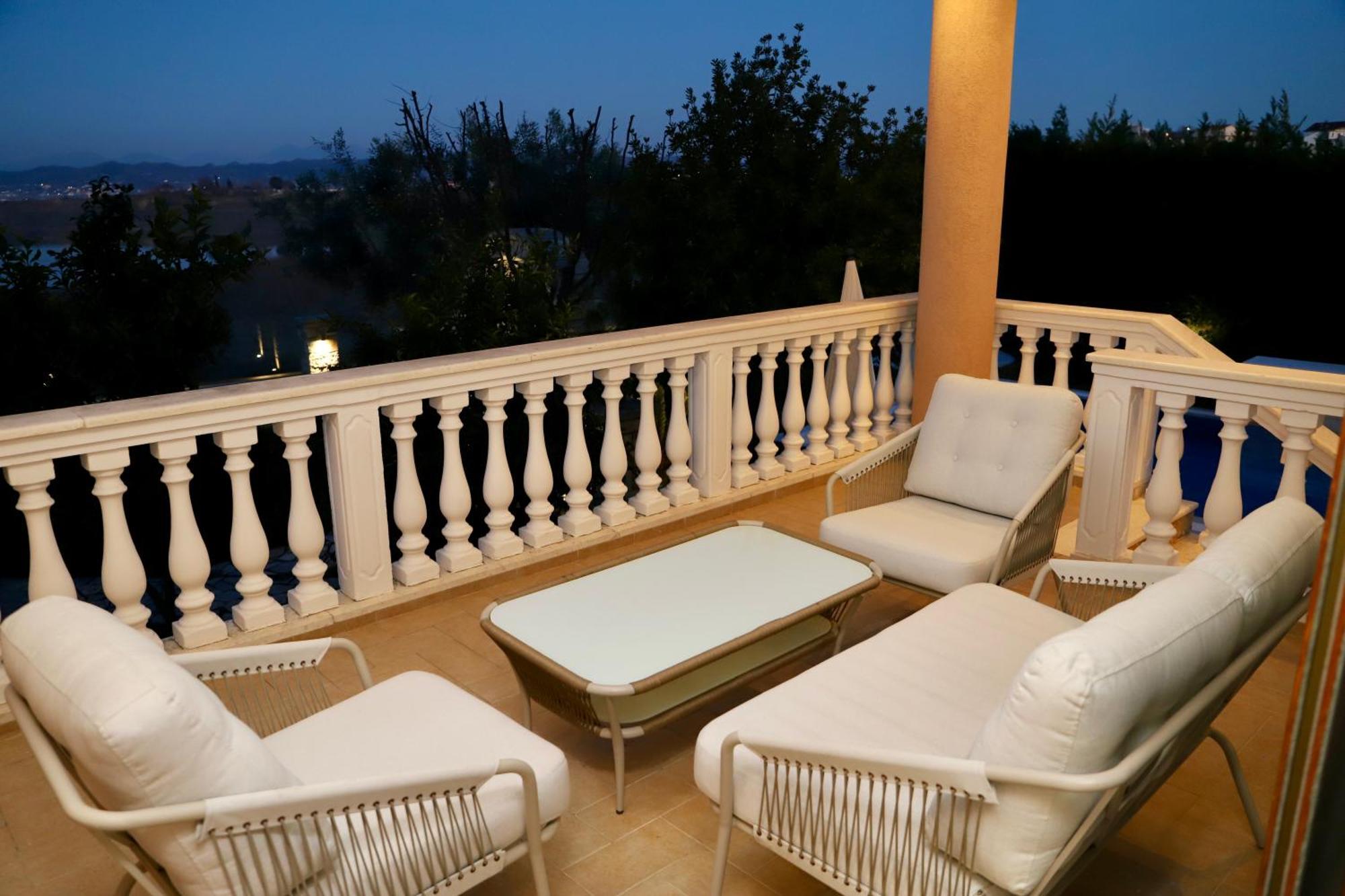 Green Villa With Private Pool Durres Exterior photo