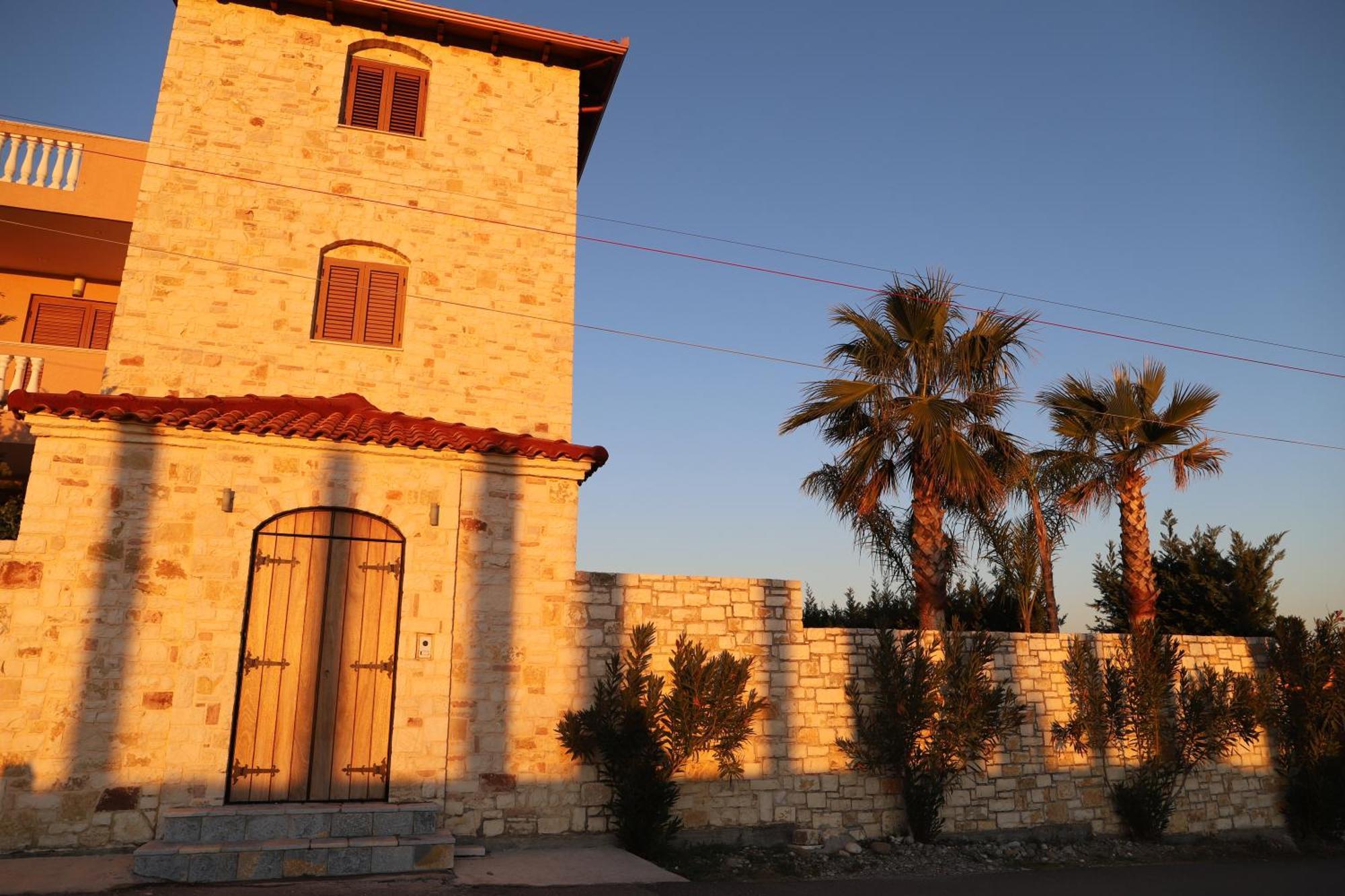 Green Villa With Private Pool Durres Exterior photo